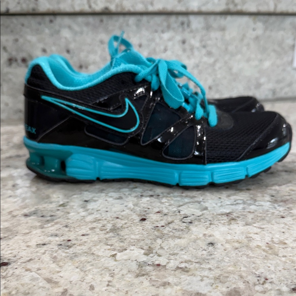 Women’s Like New Nike Sneakers